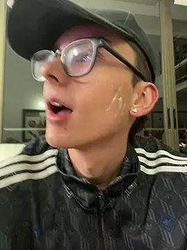 Boyfriend-Hot online show from 02/15/26, 04:42