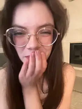 Snapshot of Enigma2007 chatting on 11/18/25, 07:57 Enigma2007 online show from 11/18/25, 07:57