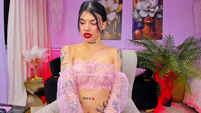 Snapshot of YasminWild chatting on 12/01/25, 04:17 YasminWild online show from 12/01/25, 04:17