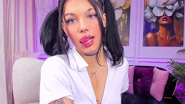 Snapshot of YasminWild chatting on 02/10/26, 05:00 YasminWild online show from 02/10/26, 05:00