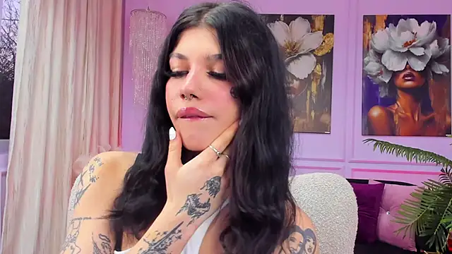 Snapshot of YasminWild chatting on 03/08/26, 04:38 YasminWild online show from 03/08/26, 04:38