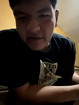 Snapshot of kire-18 chatting on 11/17/25, 04:07 kire-18 online show from 11/17/25, 04:07