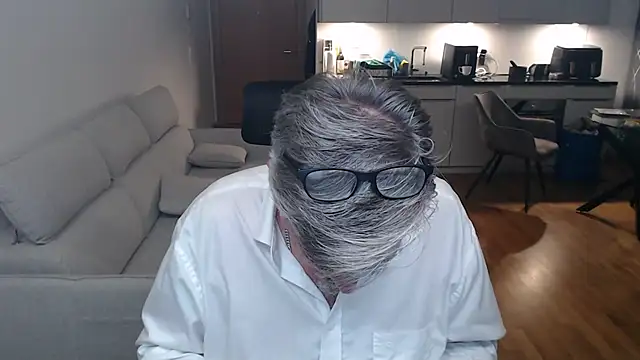 Buidapest online show from 04/05/26, 02:53