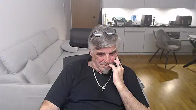 Buidapest online show from 04/08/26, 11:27