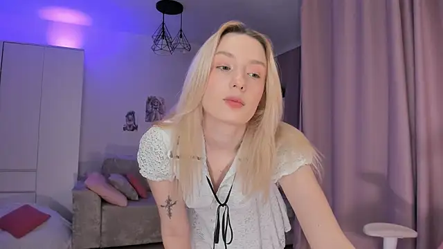 Tiffany Paw online show from 12/22/25, 03:14