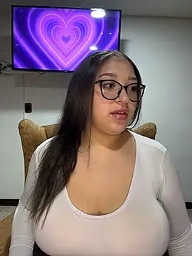 Snapshot of Whitneyy chatting on 11/17/25, 03:34 Whitneyy online show from 11/17/25, 03:34