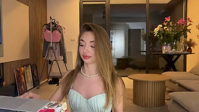 Jolienne online show from 03/12/26, 08:26