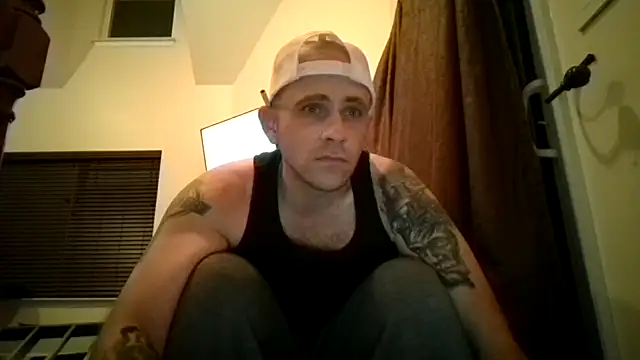 Snapshot of HungDave420 chatting on 11/18/25, 08:08 HungDave420 online show from 11/18/25, 08:08