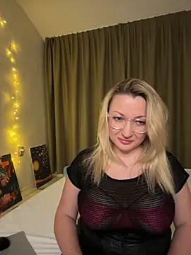 MilaLove   online show from 11/18/25, 09:52