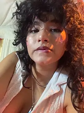 Snapshot of justcallmemargo chatting on 11/24/25, 02:22 justcallmemargo online show from 11/24/25, 02:22