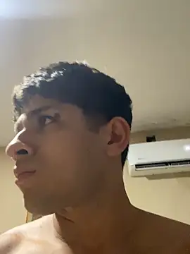 Snapshot of Benjxmin_077 chatting on 11/17/25, 07:25 Benjxmin 077 online show from 11/17/25, 07:25