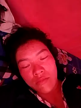 Snapshot of meomeo-00 chatting on 12/15/25, 12:04 meomeo-00 online show from 12/15/25, 12:04