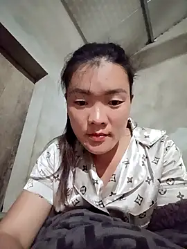 Snapshot of meomeo-00 chatting on 12/15/25, 02:32 meomeo-00 online show from 12/15/25, 02:32