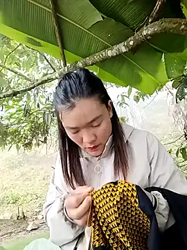 Snapshot of meomeo-00 chatting on 12/18/25, 02:39 meomeo-00 online show from 12/18/25, 02:39