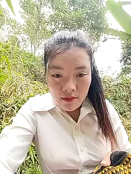 Snapshot of meomeo-00 chatting on 12/21/25, 02:51 meomeo-00 online show from 12/21/25, 02:51