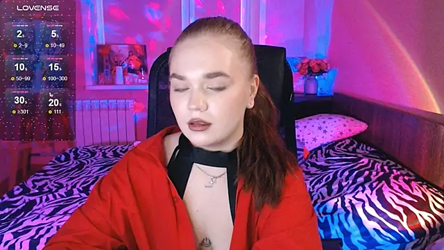 Snapshot of EmiRisse chatting on 11/20/25, 12:27 EmiRisse online show from 11/20/25, 12:27