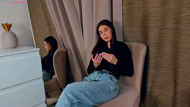 AnetteGamrath online show from 11/18/25, 03:27