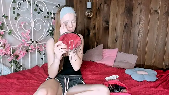 Snapshot of KarieBowery chatting on 12/18/25, 08:37 KarieBowery online show from 12/18/25, 08:37