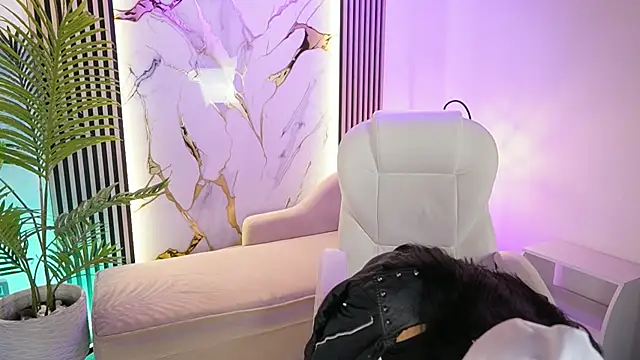 MeganLowell online show from 11/27/25, 07:05