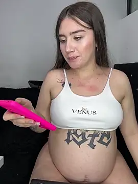 Snapshot of abiiegaill2 chatting on 11/19/25, 02:33 abiiegaill2 online show from 11/19/25, 02:33