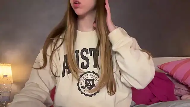 Martimartinaxx online show from 04/15/26, 09:04