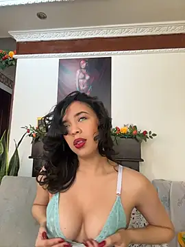 Snapshot of Esmerald_1111 chatting on 06/22/26, 12:57 Esmerald 1111 online show from 06/22/26, 12:57