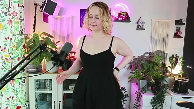 Snapshot of xzoeyryanx chatting on 07/20/26, 04:31 xzoeyryanx online show from 07/20/26, 04:31