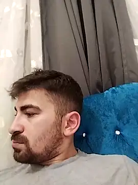 Snapshot of umtcns1 chatting on 11/18/25, 11:37 umtcns1 online show from 11/18/25, 11:37