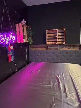 Shy-Ivy online show from 12/16/25, 10:37