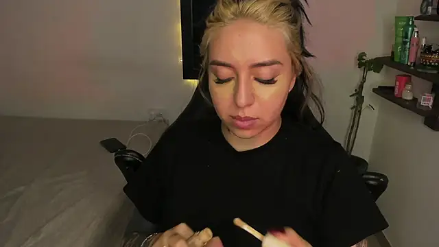 VeloraVyxen  online show from 12/14/25, 04:56