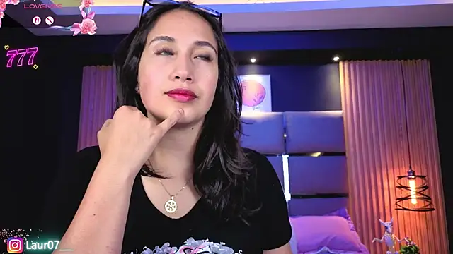 Lauroberts7 online show from 04/20/26, 03:53