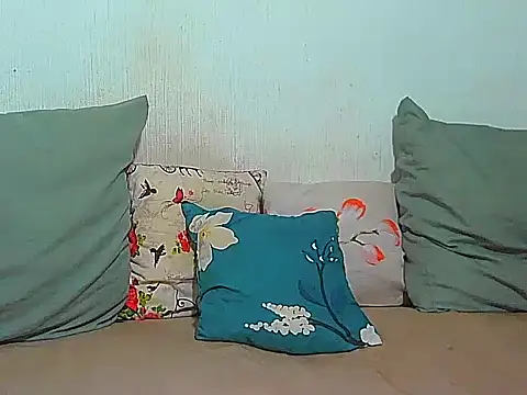 BrunetteNaomi8 online show from 04/08/26, 08:09