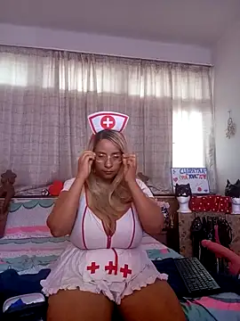 Snapshot of LaReineCleo chatting on 02/03/26, 11:26 LaReineCleo online show from 02/03/26, 11:26