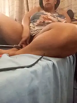 Snapshot of LaReineCleo chatting on 02/14/26, 06:54 LaReineCleo online show from 02/14/26, 06:54