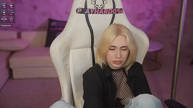 Kara cat online show from 04/03/26, 10:41