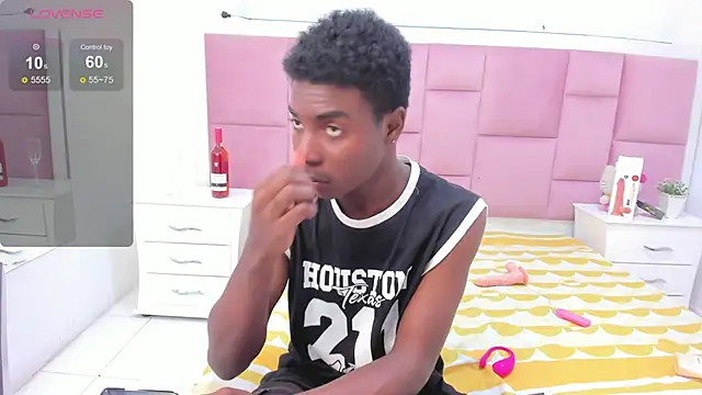 NoahJhonson69 online show from 12/02/25, 06:58