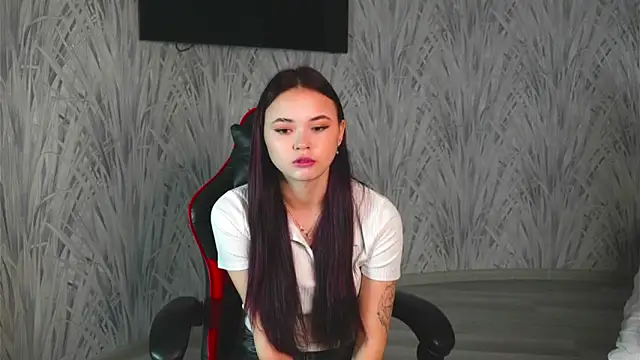 CarleeHake online show from 11/19/25, 02:55