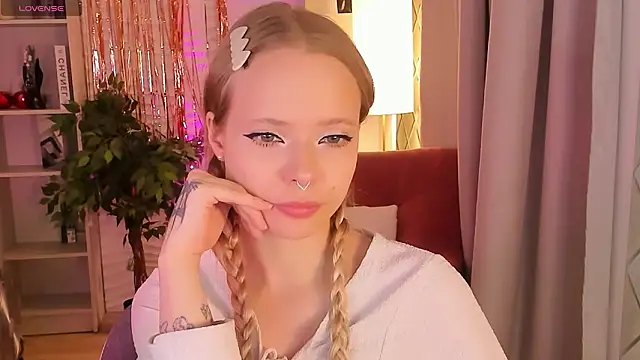 lucy loy online show from 01/17/26, 01:49