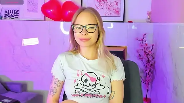 lucy loy online show from 02/06/26, 02:31