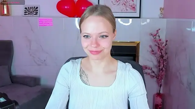 lucy loy online show from 02/10/26, 07:34