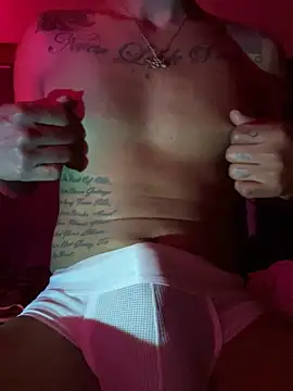 Snapshot of Laveau23 chatting on 03/05/26, 08:21 Laveau23 online show from 03/05/26, 08:21