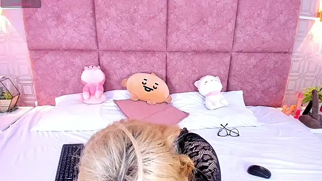 NathalieRoss1 online show from 04/21/26, 06:09