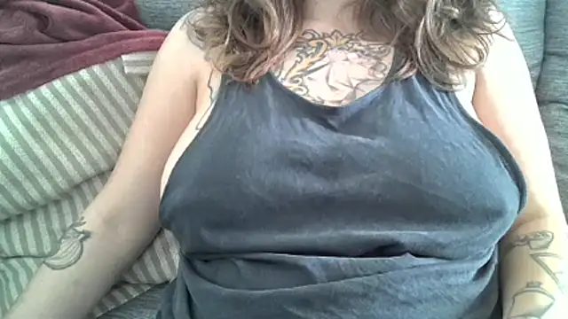 xxxluana online show from 04/03/26, 04:49