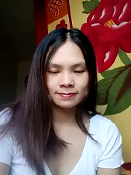 quynhquynh  online show from 11/21/25, 05:28