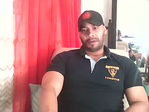 Snapshot of musclehetero chatting on 05/07/26, 02:11 musclehetero online show from 05/07/26, 02:11