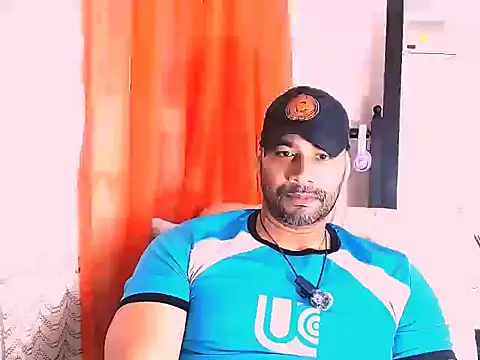 Snapshot of musclehetero chatting on 05/11/26, 05:10 musclehetero online show from 05/11/26, 05:10