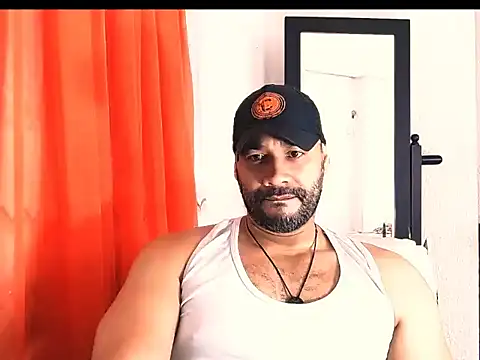 Snapshot of musclehetero chatting on 05/17/26, 02:13 musclehetero online show from 05/17/26, 02:13