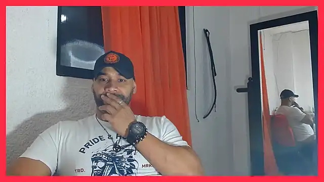 Snapshot of musclehetero chatting on 06/21/26, 03:42 musclehetero online show from 06/21/26, 03:42