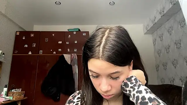 DebbiGoodknight online show from 11/28/25, 07:44