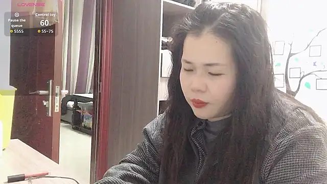 Snapshot of Huahua3187 chatting on 12/02/25, 11:48 Huahua3187 online show from 12/02/25, 11:48